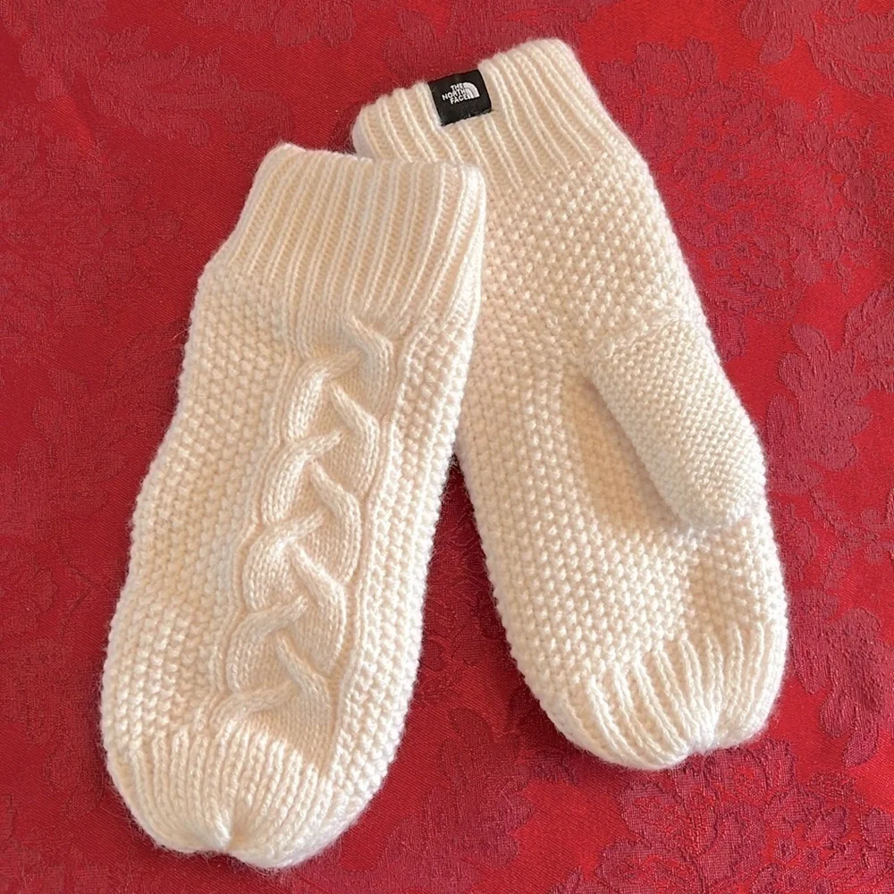 NWOT The North Face Ivory Cable Knit Mittens w/ Fleece Lining Winter Gloves